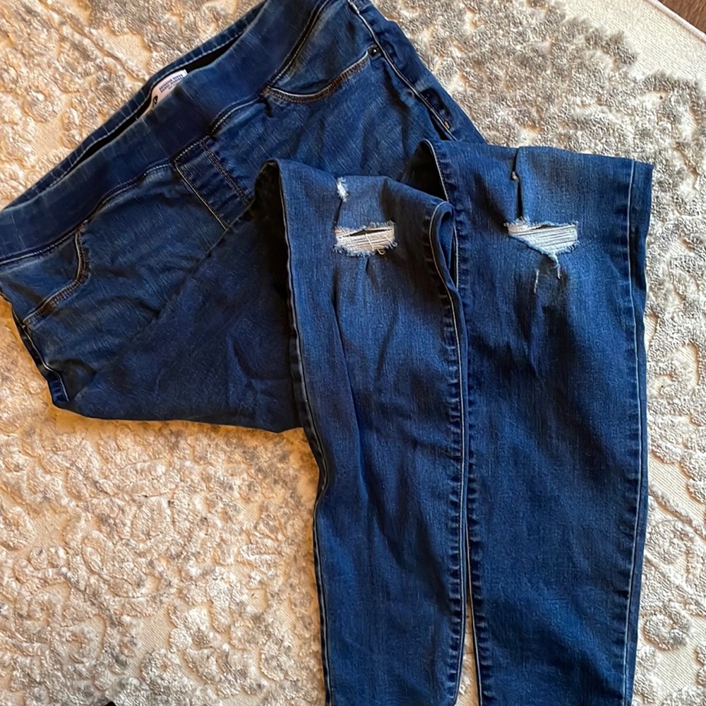 Distressed jeggings size 14 tall